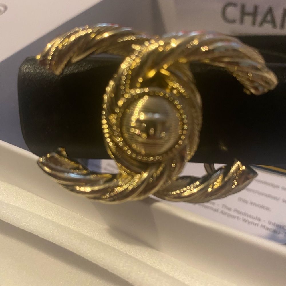 CHANEL Black Leather Belt Gold CHANEL Logo Buckle - Picture 2 of 12